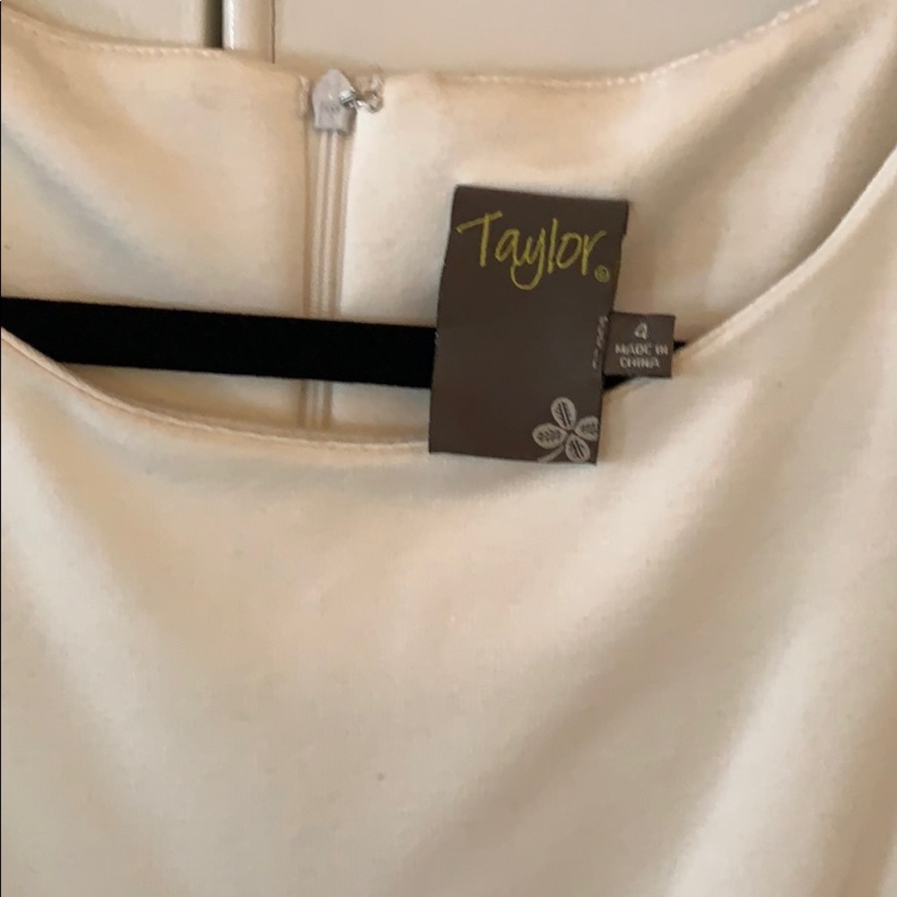 Woman’s Dress - Picture 4 of 7